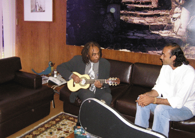 Gil saboreando o seu instrumento